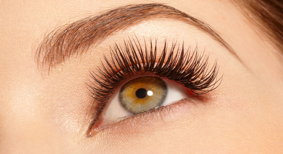 Pose extensions de cils pour sublimer votre regard